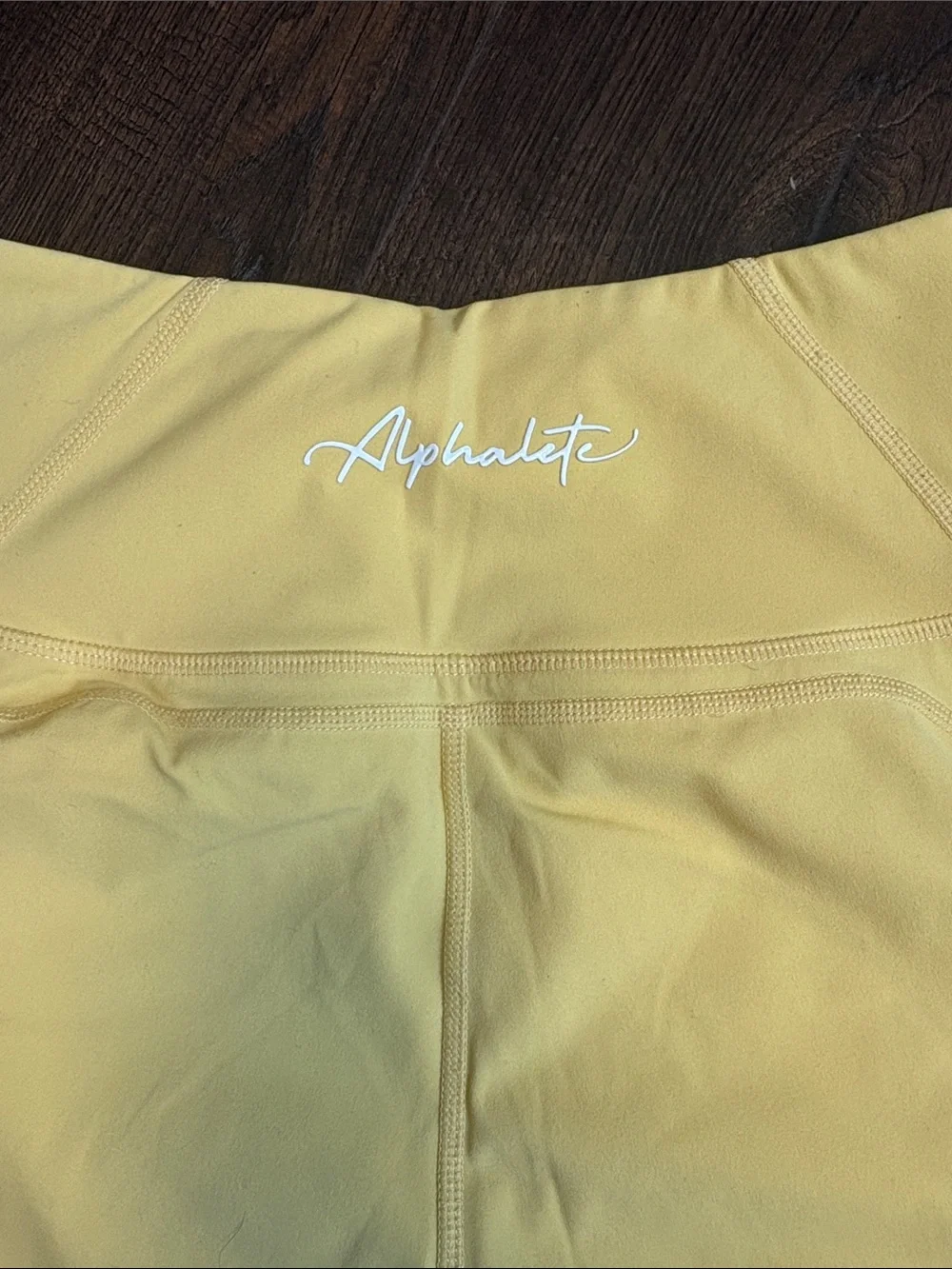 Alphalete Women’s XS butter cream yellow gym wworkout leggings